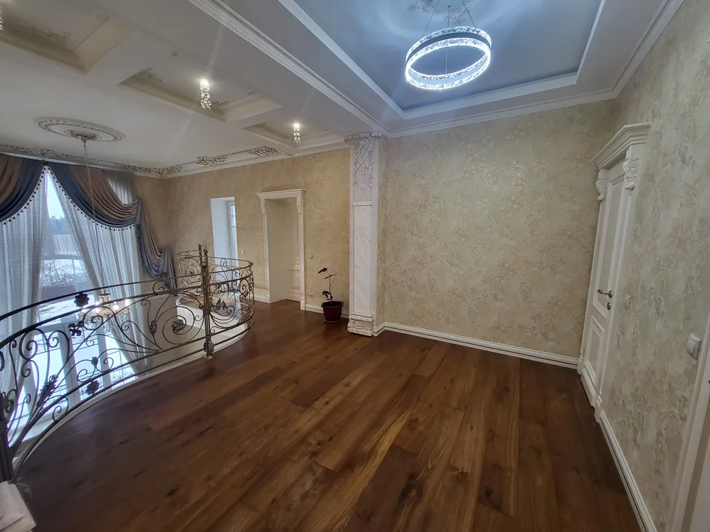 Дом с бассейном и сауной