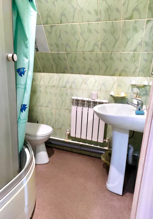 Вместительный этаж на 9 гостей + качели и беседка