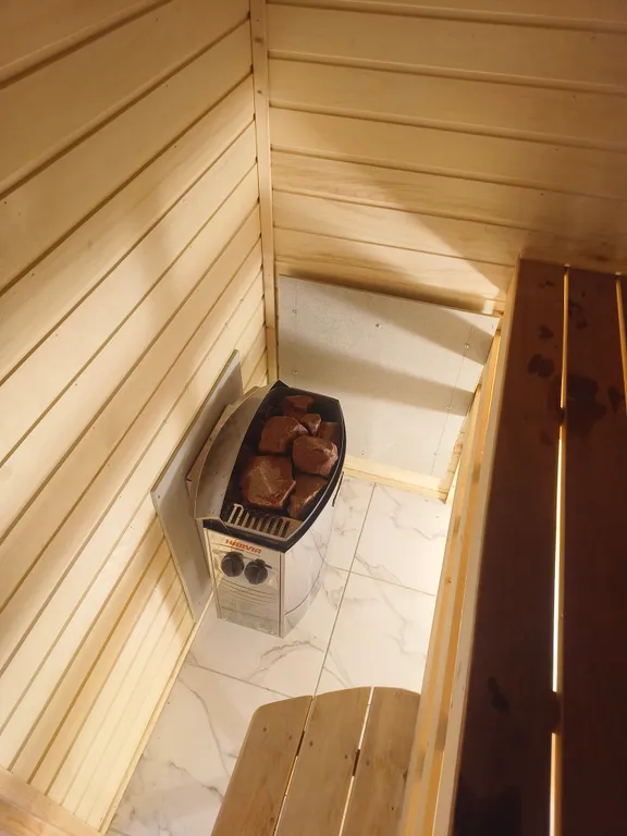 Уютный домик с сауной в тихой части города в окружении зелени