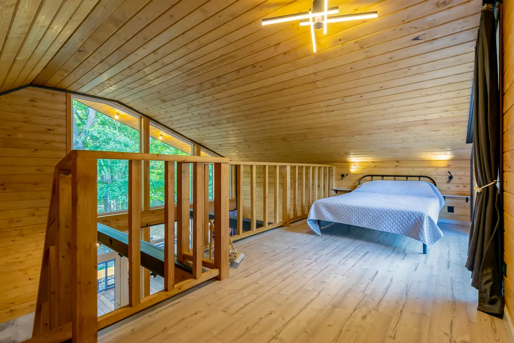 Уютный дом в лесу