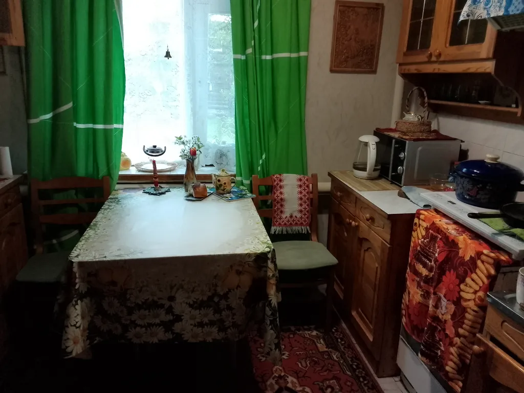 Лесной домик за рекой