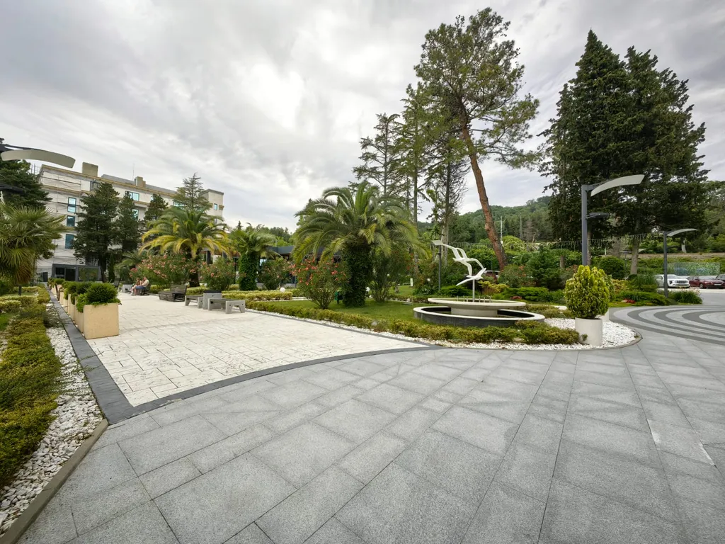 Дизайнерский апартамент с видом на бассейн