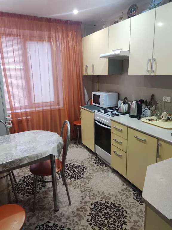 Уютная 3-комнатная квартира в центре города — аренда посуточно в Нижнекамск