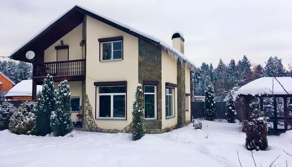 Тёплый коттедж в лесу