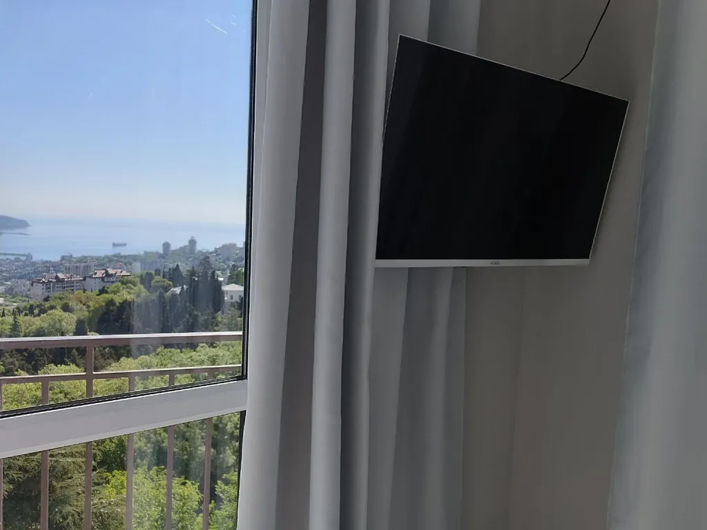 Двухкомнатная квартира с панорамным видом "Очарование Ялты"