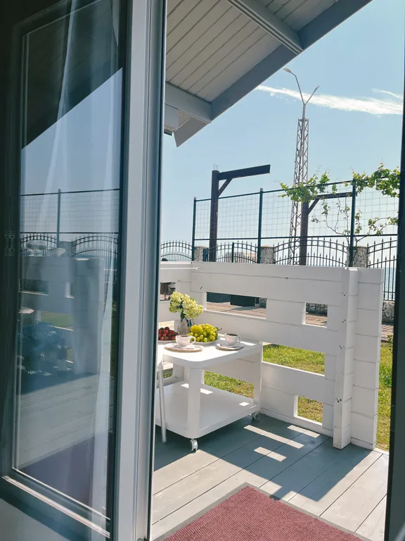 Ваш личный домик у моря с видом на бассейн