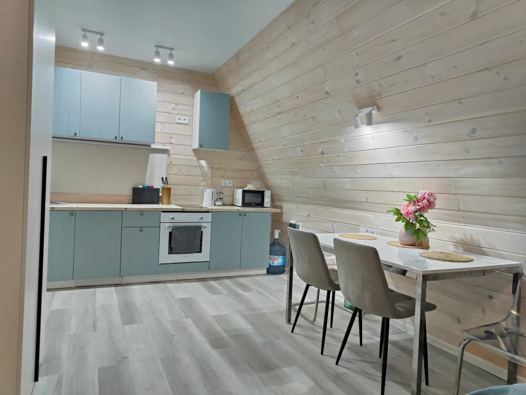 Коттедж Уютный новый Трехкомнатный дом у озера — Ларионово