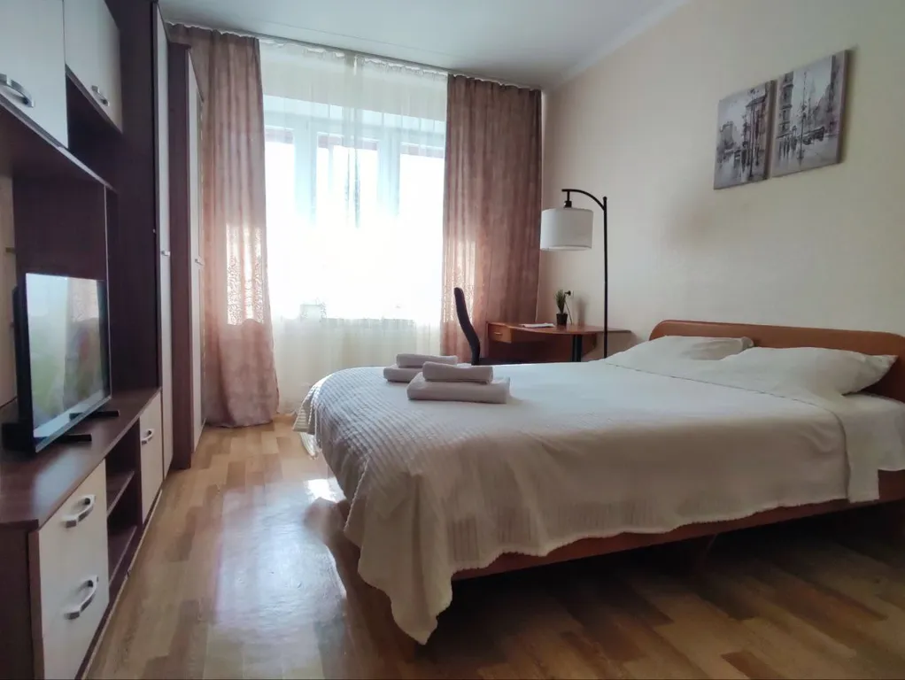 Уютнaя cветлaя квартира в центре рядом с парком Победы