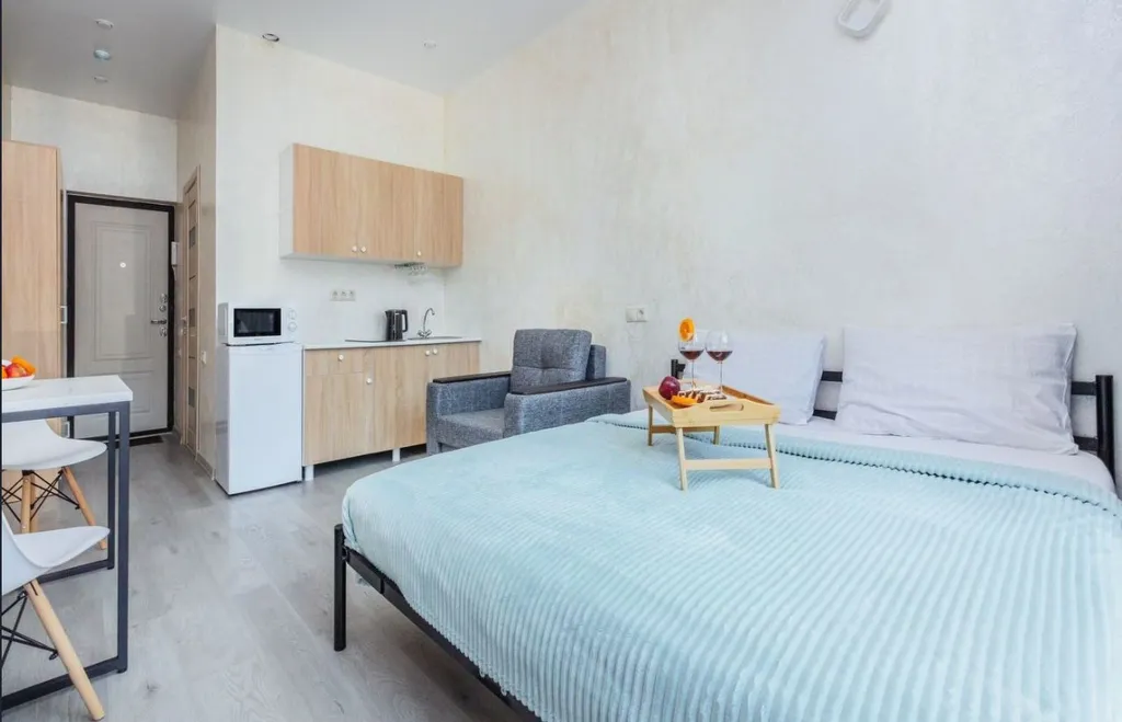 Студия с бассейном у моря