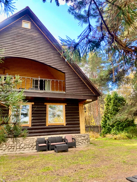 Шале с камином и 3 спальнями на берегу озера Селигер