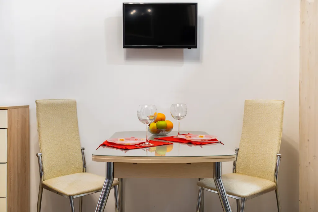 Просторная студия с балконом и видом на горы