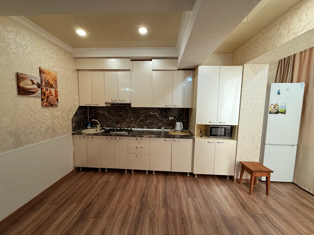 Уютная студия с дизайнерским ремонтом