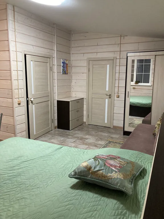 Уютный домик с беседкой в центре города