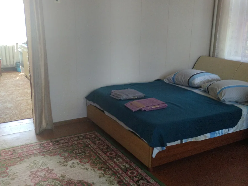 Деревенский домик с парковкой для большой и маленькой компании. Кругло