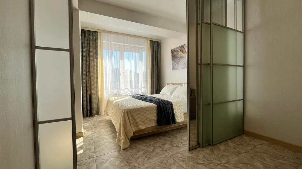 Квартира у моря с выделенной спальней и отдельной кухней