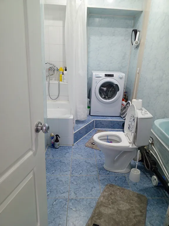 Часть дома на первом этаже, свой двор, где уютно, спокойно