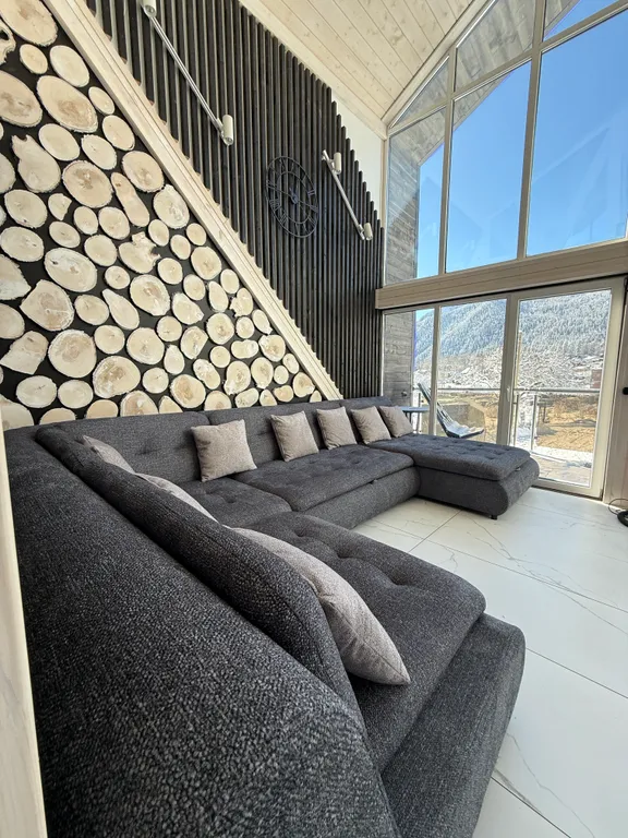 Дом в центре гор