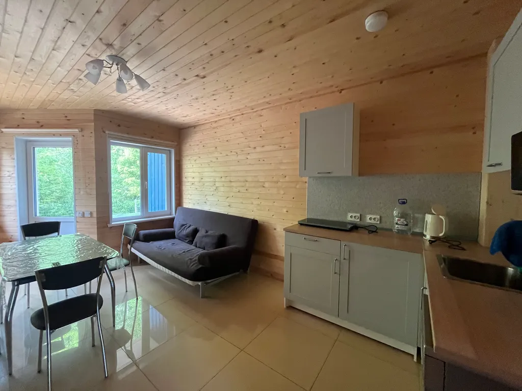 Коттедж 4+2 с сауной на берегу медного озера