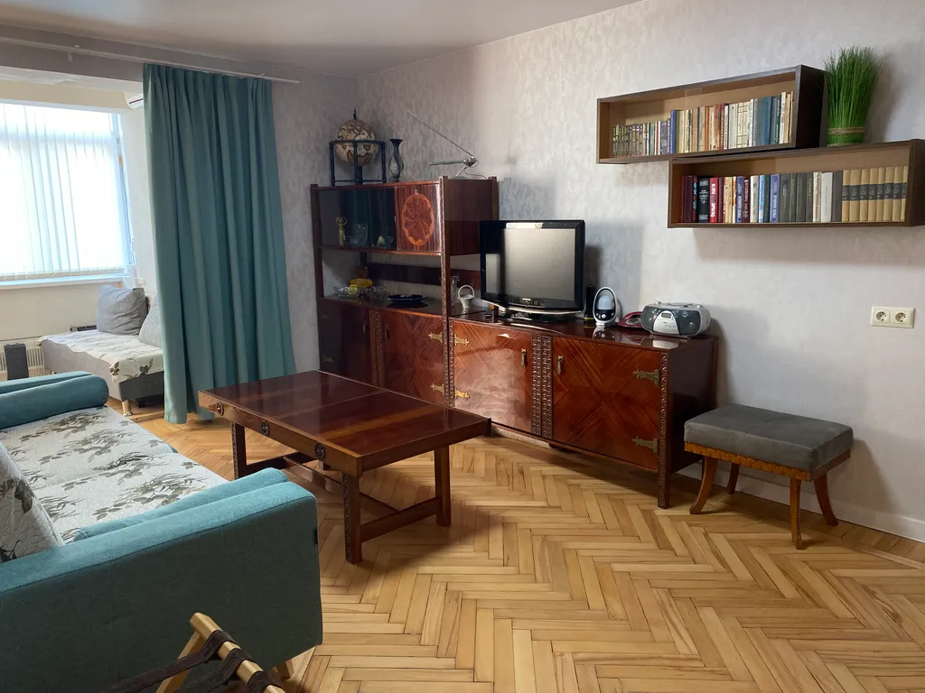 Квартира Классика в сердце города: уютная 2-комнатная квартира у моря — Гагра