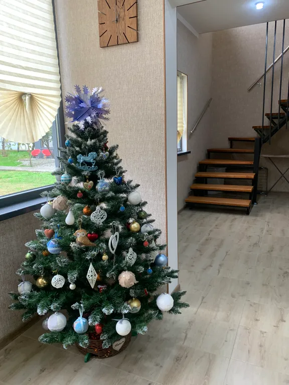 Комфортабельный дом с бассейном с видом на горы