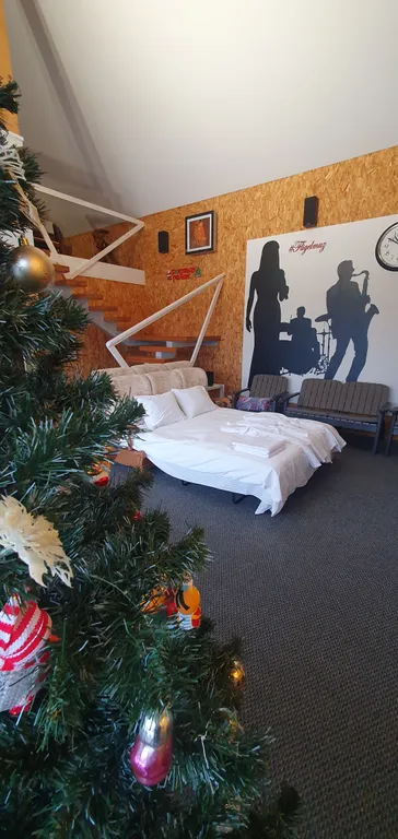 Коттедж FLIGELMUZ (Загородный Музыкальный Флигель). — Северская