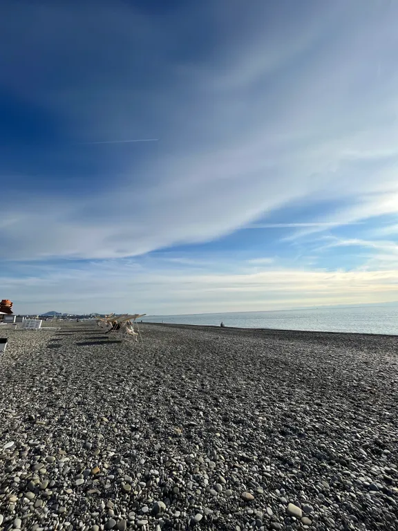 Студия с видом на море и закат