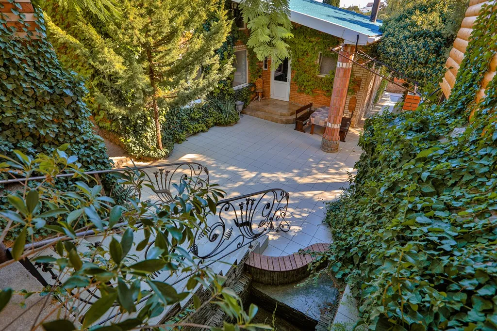 Коттедж Дом 3 спальни, большой двор беседка мангал усадьба Можжевеловый дворик — Айвовое