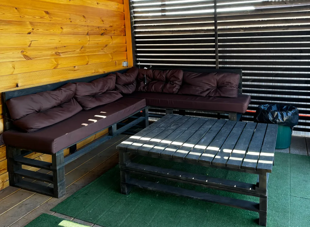 Дом с беседкой сауной и купелью