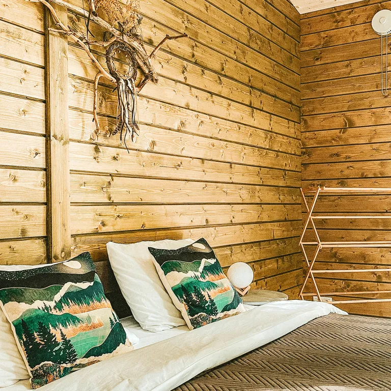 Уютный дом в лесу