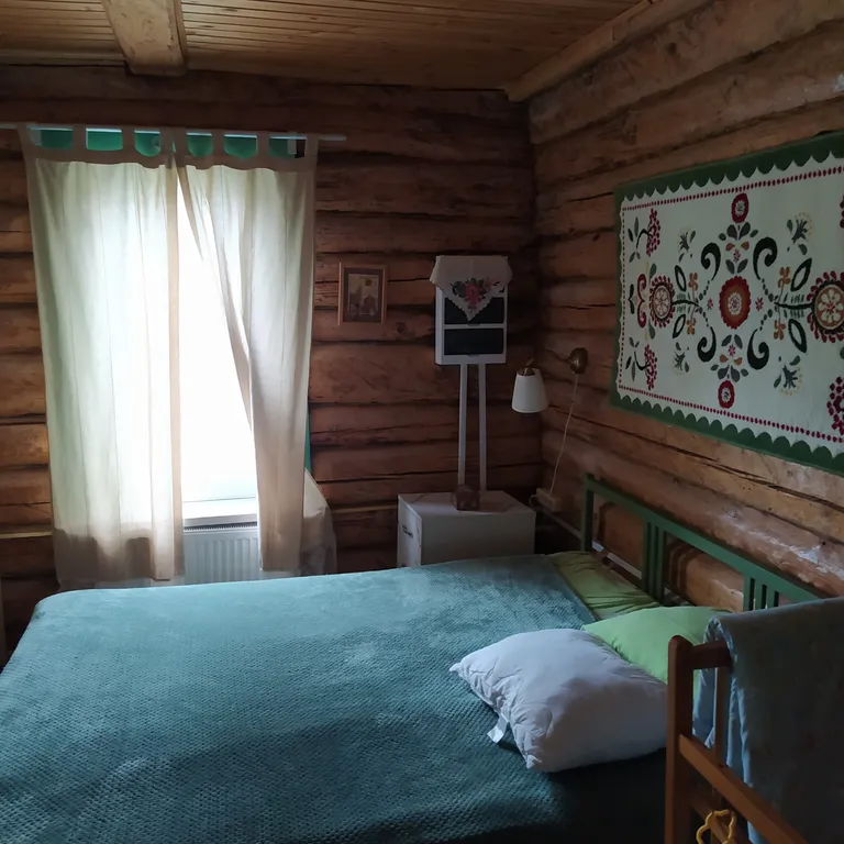 Дом у лесного озера