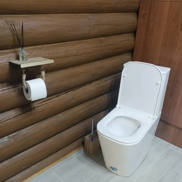 Уютный домик возле озера