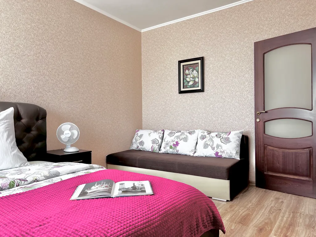 Огороженная парковка на Липовой аллее, Артиллерийская