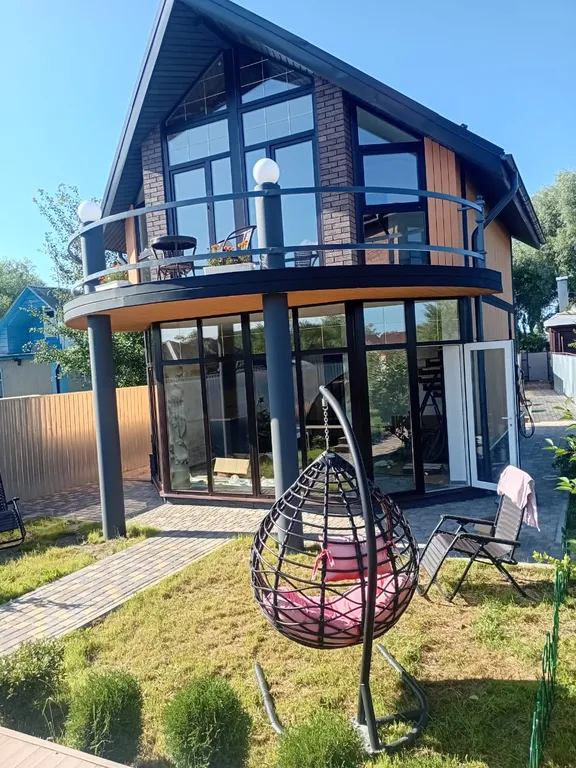 Уютный дом на берегу реки Трубеж