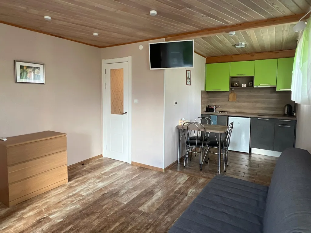 Домик у озера