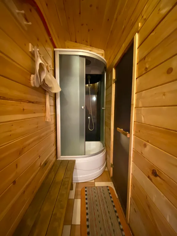 Уютный двухэтажный дом с баней