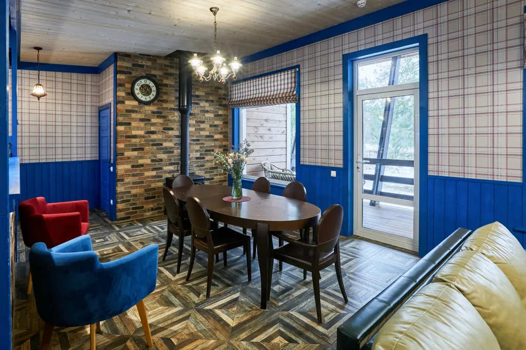 Большой коттедж с 5 спальнями, камином и террасой, Василек