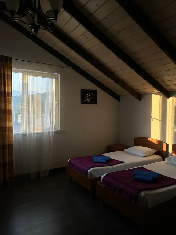 Двухкомнатный семейный номер с двумя спальными на берегу моря