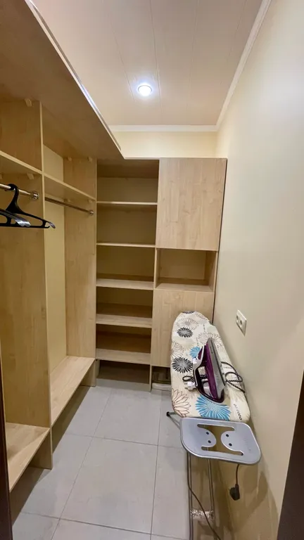 Квартира Уютная квартира в самом центре города, с видом на парк вокруг света — Омск