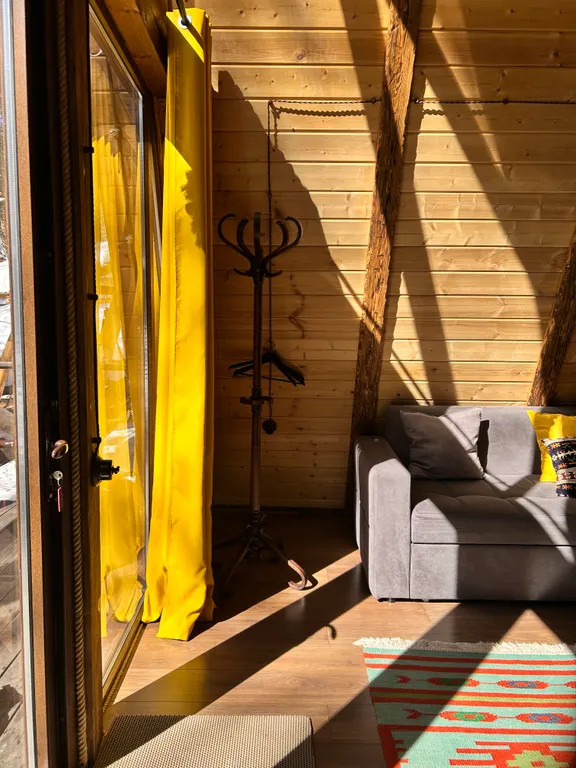 Атмосферный А-фрейм в сердце соснового бора с видом на Эльбрус