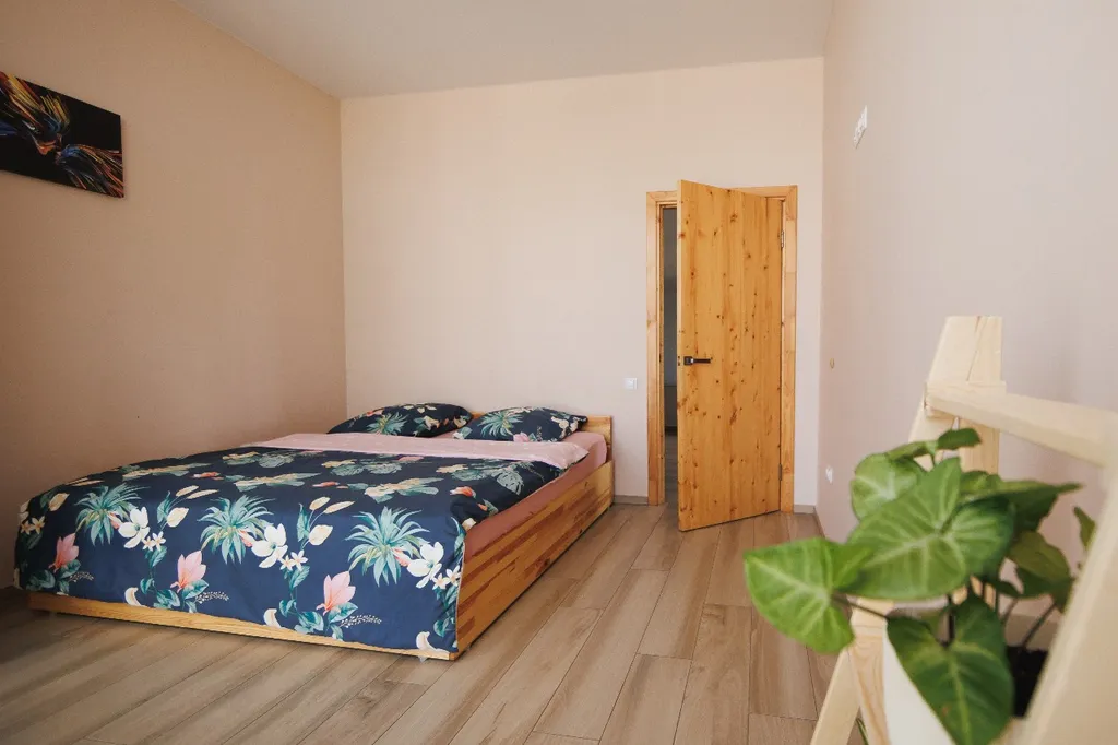 Современный уютный дом с панорамным остеклением