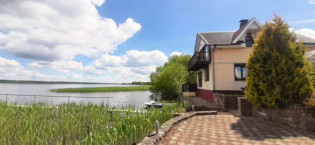 Домик у озера Свирь