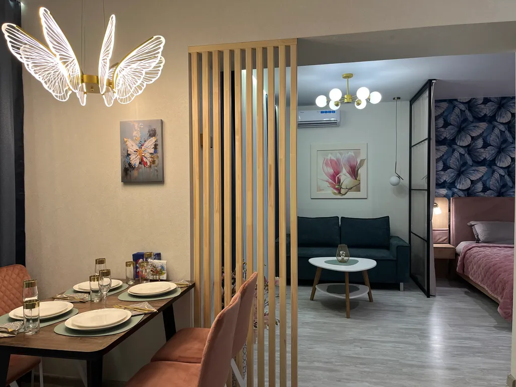 Улучшеные апартаменты баттерфляй с камином в центре