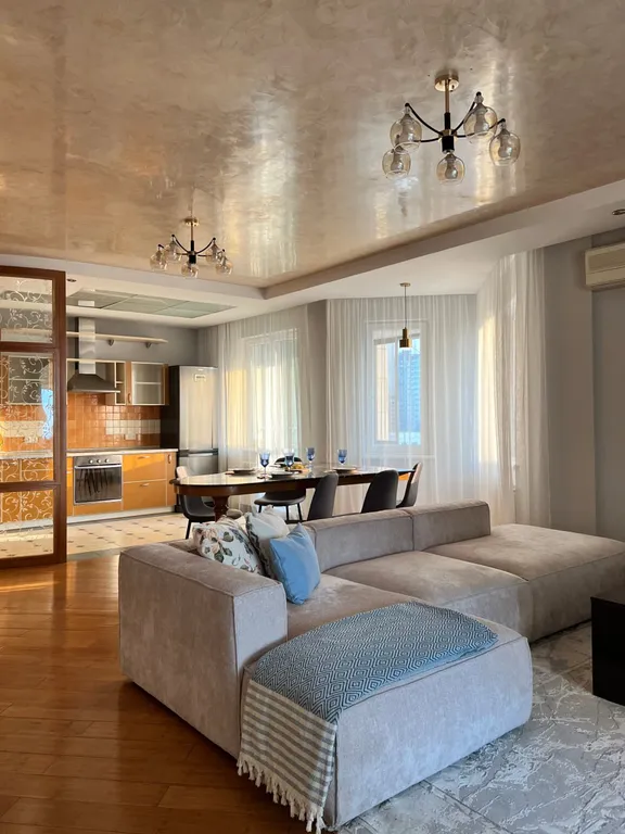 Уютная квартира с прекрасными видами в центре Алматы