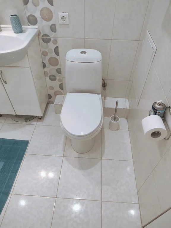 Квартира с 2 отдельными спальнями и кухней-гостинной недалеко от моря