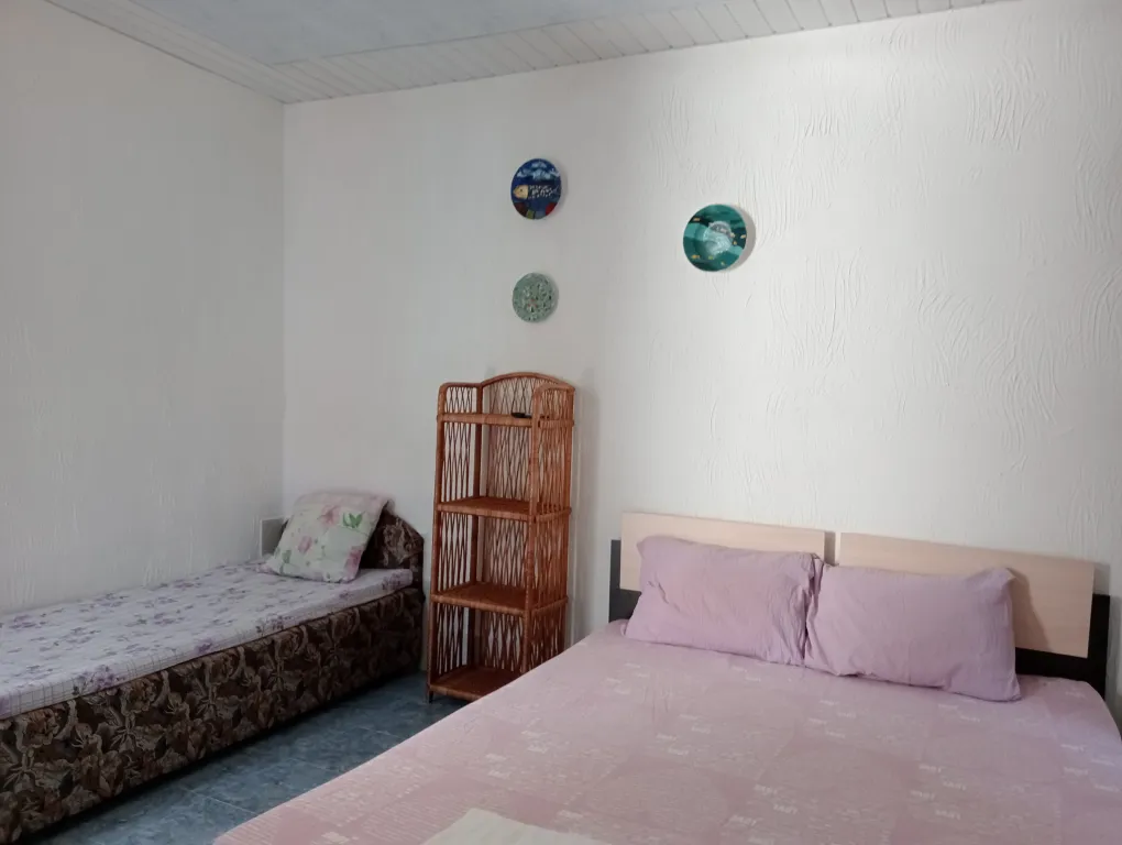 Отдельный трехместый домик с кухней -беседкой