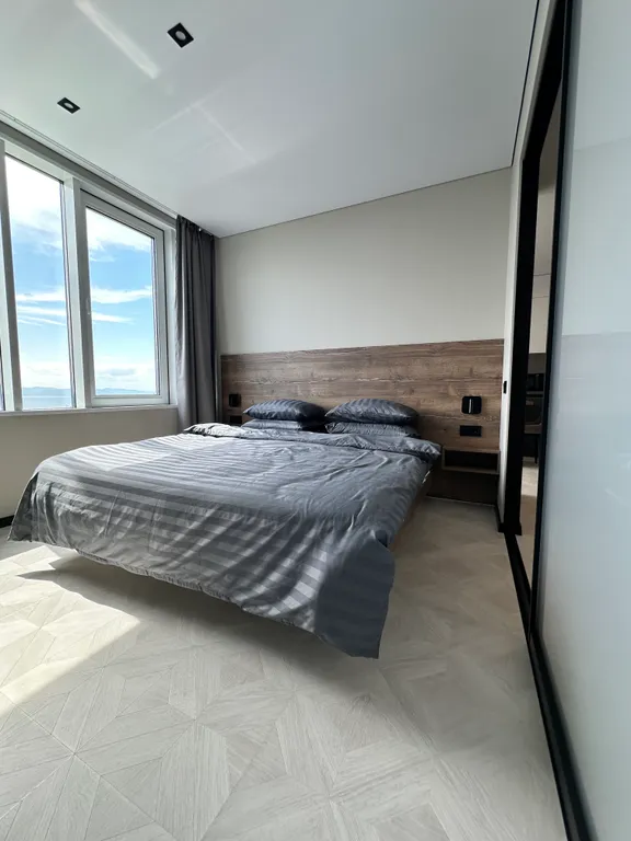 Современная квартира с видом на море в центре города