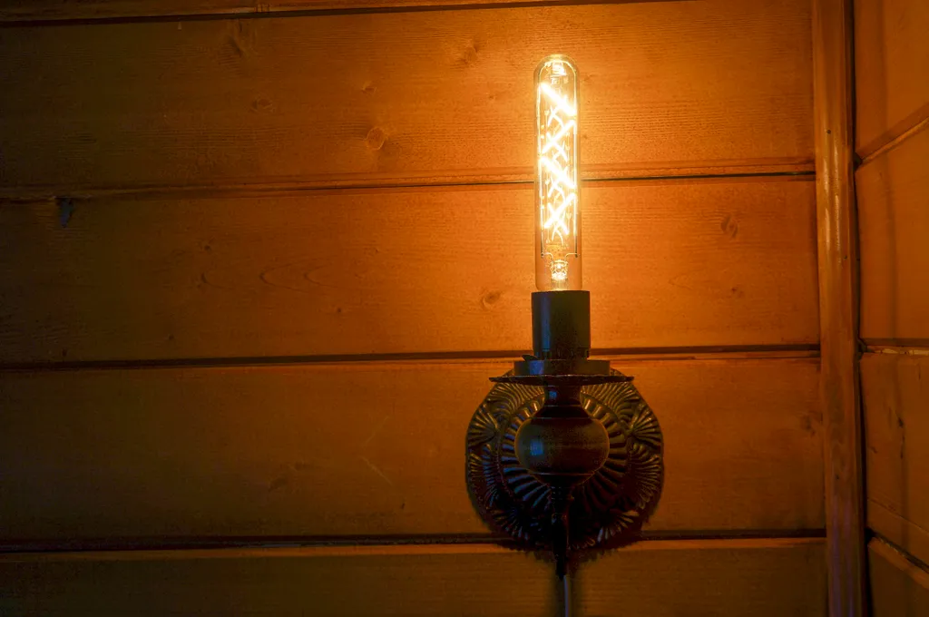 Дом с тёплым бассейном в сосновом лесу