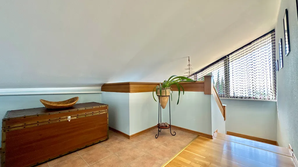 Дом у моря с личным парком, бассейном и сауной