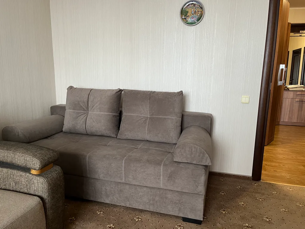 Изолированная двухкомнатная в центре города рядом с метро и ТЦ