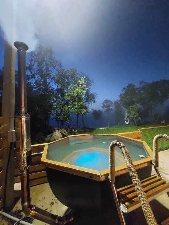 Домик на берегу Волги